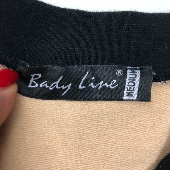 Body Line v-neck top - Picture 6 of 7